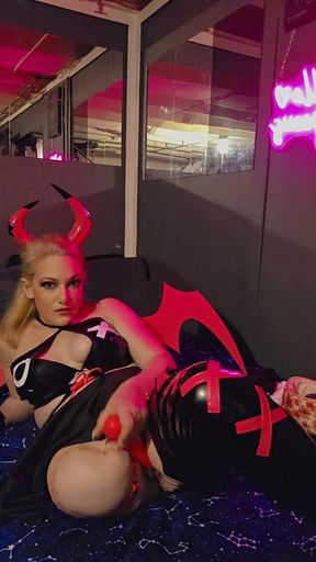 Blonde Ak Amputee Masterbating & Cumming W/ Bare Stump, Ahegao Face in Cosplay