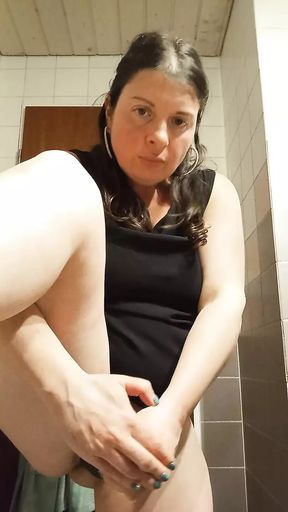 Stepmom Masturbates in Toilet