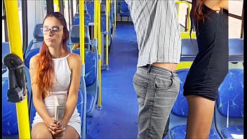 Estudante sendo encoxada no &ocirc_nibus em publico!