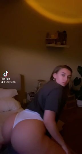 Tiktok blonde twerks on pillow while humping it