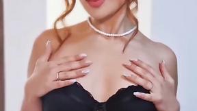 ”#bodysuit #bodygoals #ginger #curlyheair #latinabody”