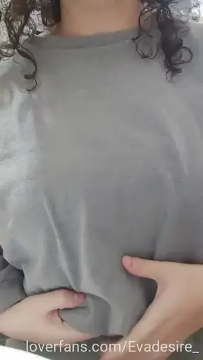 😜😜 #tetonas #tetas #bañopúblico #lencería #boobs