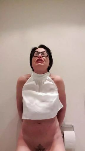 Very strong squirt in the office toilet
