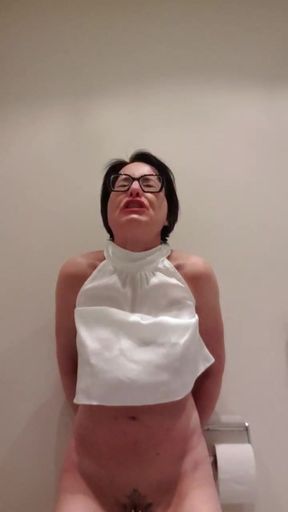 Very strong squirt in the office toilet