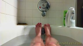 FFC-286 Bath time with Farrah s Feet