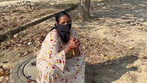 Ek admine ek garib ladki ko choda uska faida uthaya