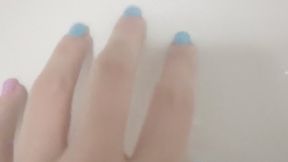 Fingernails tapping