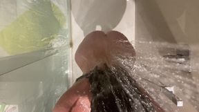 je vous laisse regarder quand je me douche