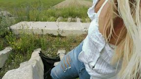 Stuck leg between AVI (1920x1080) FHD