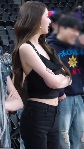 Slim Black K-pop Pro GF plays with her bellybutton in a solo
