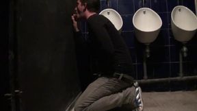 227 / suker dick in glory holes of toilett of bar
