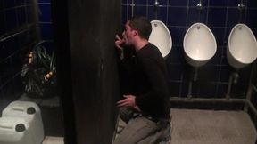 227 / suker dick in glory holes of toilett of bar