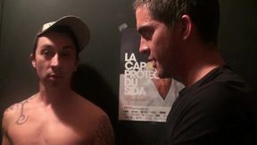 227 / suker dick in glory holes of toilett of bar