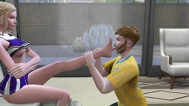Universitária entra para a equipe e é fodida pelo treinador no ginásio. The Sims