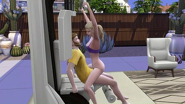 Universitária entra para a equipe e é fodida pelo treinador no ginásio. The Sims