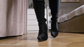 The sound of velvet heels