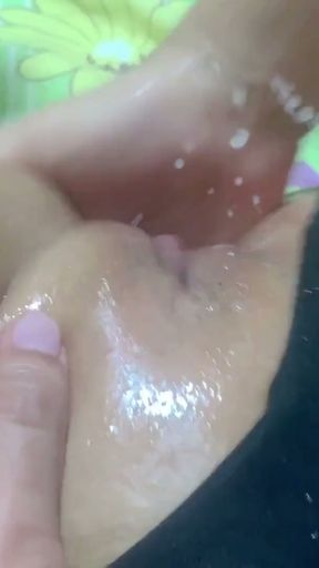 DELICIOUS SQUIRT COMING FROM MY LATIN NEIGHBOR (SQUIRT)   Clip 1