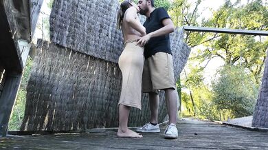 Baise anal dans une cabane de chasse