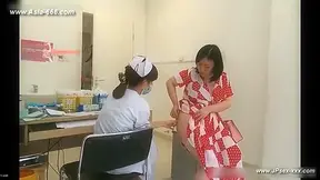 peeping chinese woman to go to the hospital for an injection.5