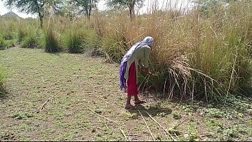 पति अच्छा साली तुझे तो पक्की रांड बनने चली है. खैर ... सुन अपनी सुहागरात की कुछ फोटो हम लोगो ने उस रात हमने आपको चोदा था देसी टॉप टेन