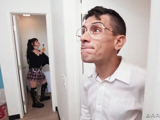Brazzers - Punk College Hotty Yhivi Bangs Nerd