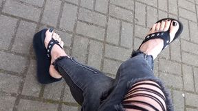 I show my feet in public on the street