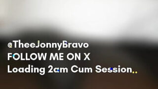 Kuuma soolovideo korkeakouluteini-ikäisistä, jotka silittävät isoja mustia kulleja räjähtäviin orgasmeihin