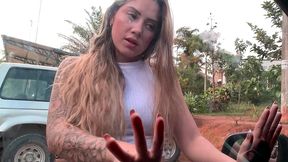 latinas hermosas son grabadas por un extrano