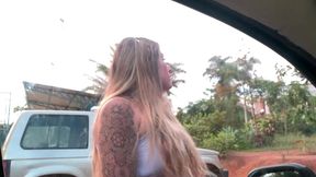 latinas hermosas son grabadas por un extrano