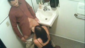 Meat sucking spex whore caught going down