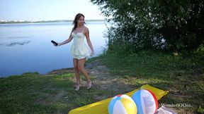 Jenny pops air mattress and beach balls **4K**