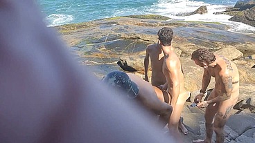 FIZEMOS UMA SURUBA BAREBACK NA PRAIA DE ABRICÓ, MARC FERRI, RENBRI CARIOCA, PIGBOY, ANDER HARD E AMIGOS