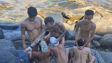 FIZEMOS UMA SURUBA BAREBACK NA PRAIA DE ABRICÓ, MARC FERRI, RENBRI CARIOCA, PIGBOY, ANDER HARD E AMIGOS