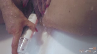 My wife masturbates with deodorant under the shower until scream for pleasure