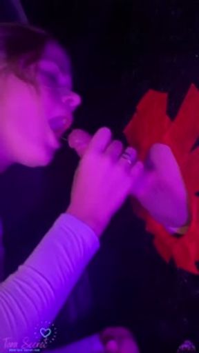 Tara Secret GloryMobil - Stranger paying hot Girl Money for perfect Blowjob in Glory Hole!