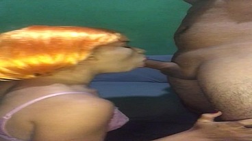 Casada tímida dos peitos lindos