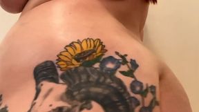 Solo Tattooed Ass Shaking Oil Massage