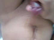chica trans super sexi masturbandose con las piernas