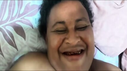 PNG central MILF opens her cunt for a dick