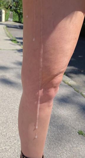 Creampie video! Three dose of syringe cum💦 in my pussy ! Watch it flow out of my pussy as I walk.