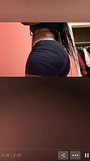 Massive Booty in Action: Dark Skin Hottie on Periscope