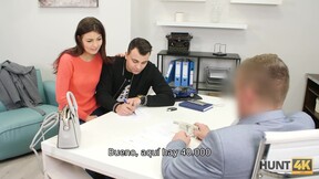Cameraman meets couple in Prague & offers correct money