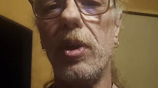 Gays franceses safados recebem enormes pênis bem fundo em seus rabos em close-up