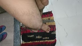 Main jab bhi Ghar per Akela rahata hun pure Ghar mein nanga ghumta rahata hun