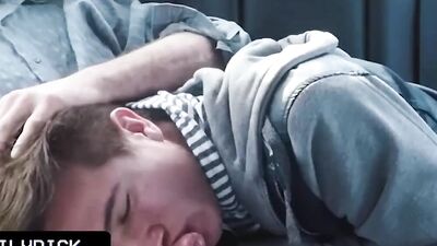 Tiny twink loves giving head in a car and fucking outdoors