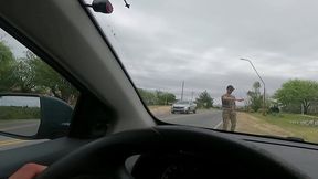 joven twink no tiene como pagar la multa del militar asi que decide follarselo - pendejo le chupa la polla a militar uniformado armado