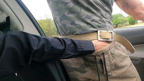 joven twink no tiene como pagar la multa del militar asi que decide follarselo - pendejo le chupa la polla a militar uniformado armado