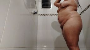 Watching My Busty Colombian Stepmom Bathe and Touch Herself at the Same Time Is Very Exciting