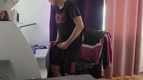 Horny Guy Masturbates While Watching Porn - Quick Orgasm with Cumshot