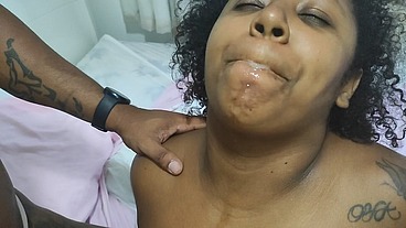 Mascarado gozou todinho na boca da Nana